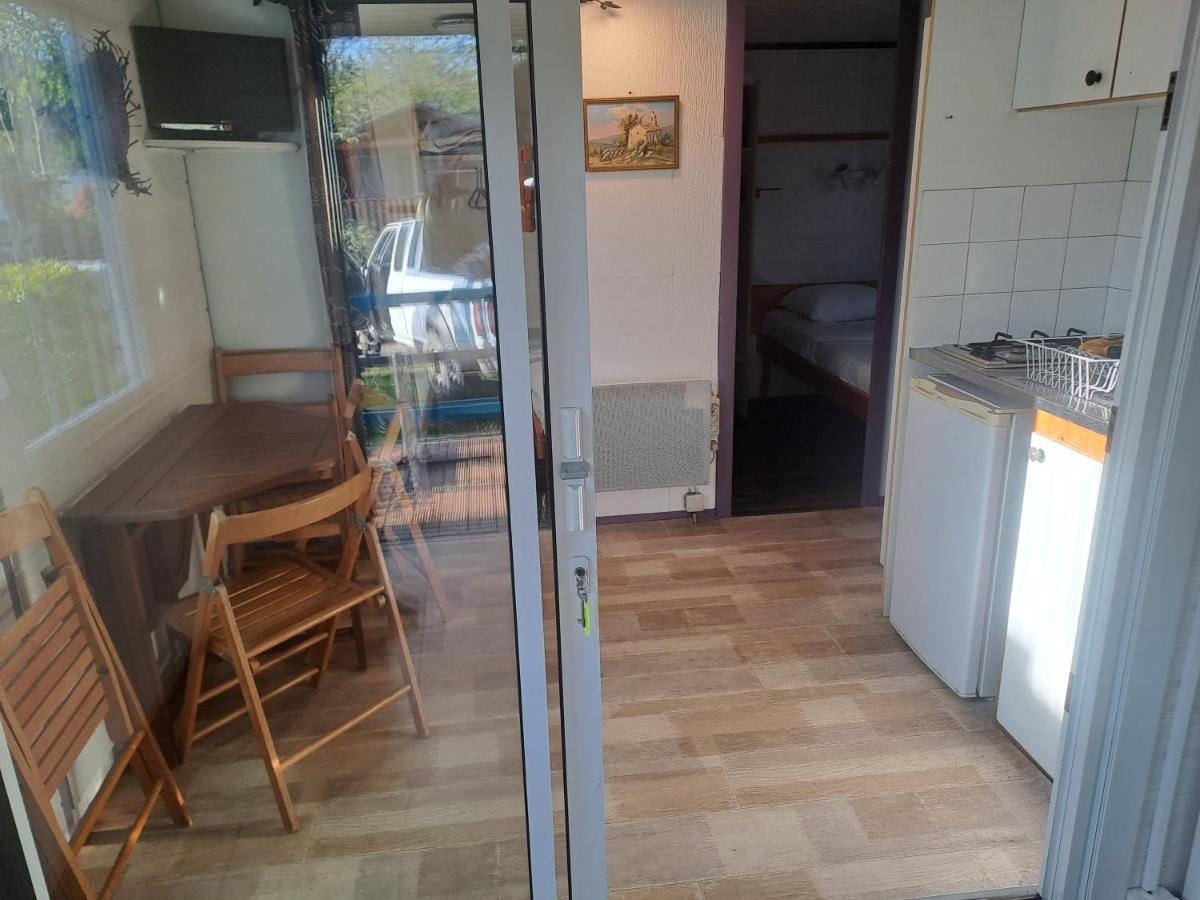 Chalet Pour 5 Personnes Equipe Sur Emplacement Privatif Dans Camping 4 Etoiles Appartenant Et Gere Par Un Particulier Hotel Foix Luaran gambar