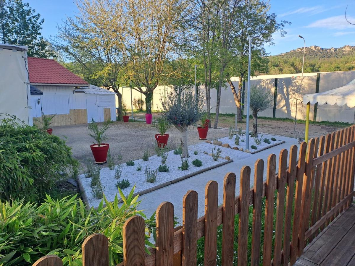 Chalet Pour 5 Personnes Equipe Sur Emplacement Privatif Dans Camping 4 Etoiles Appartenant Et Gere Par Un Particulier Hotel Foix Luaran gambar