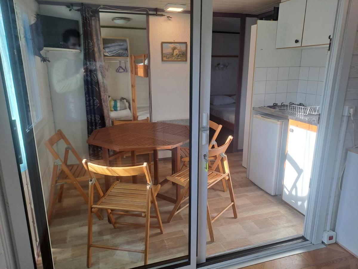 Chalet Pour 5 Personnes Equipe Sur Emplacement Privatif Dans Camping 4 Etoiles Appartenant Et Gere Par Un Particulier Hotel Foix Luaran gambar