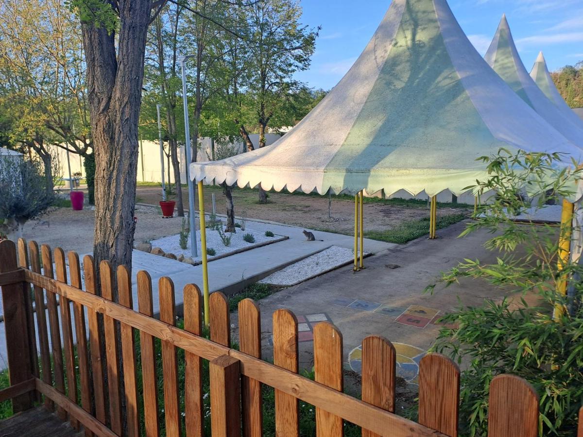 Chalet Pour 5 Personnes Equipe Sur Emplacement Privatif Dans Camping 4 Etoiles Appartenant Et Gere Par Un Particulier Hotel Foix Luaran gambar