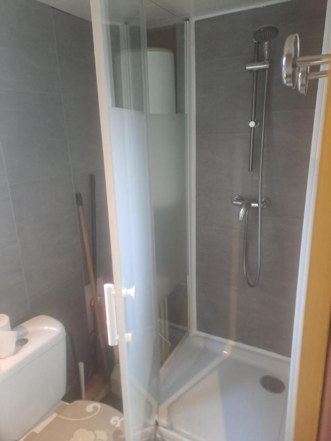 Chalet Pour 5 Personnes Equipe Sur Emplacement Privatif Dans Camping 4 Etoiles Appartenant Et Gere Par Un Particulier Hotel Foix Luaran gambar